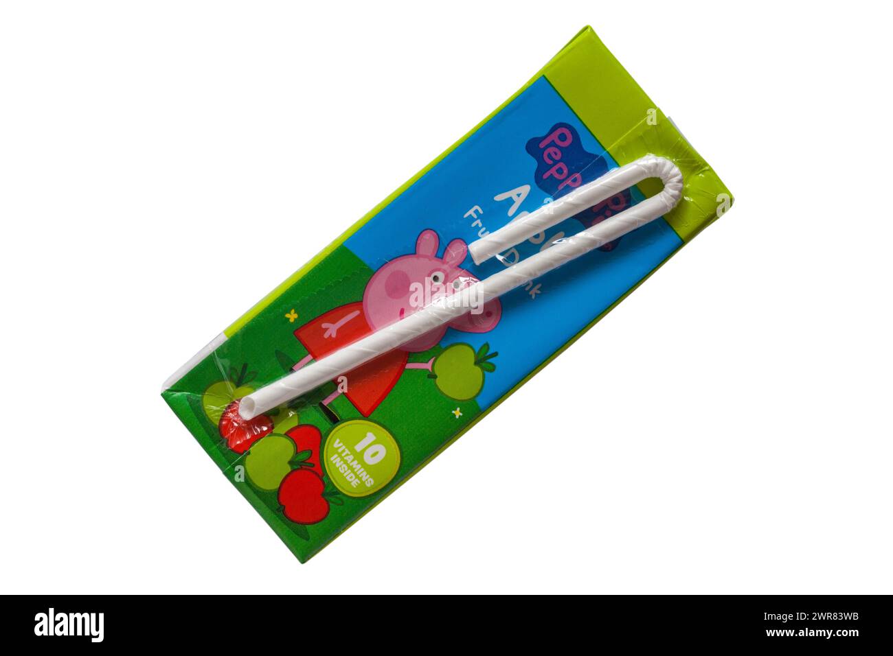 Carton de boisson aux fruits de pomme Peppa Pig isolé sur fond blanc - jus de boisson aux fruits de pomme avec édulcorant vitaminé ajouté et sucre Banque D'Images