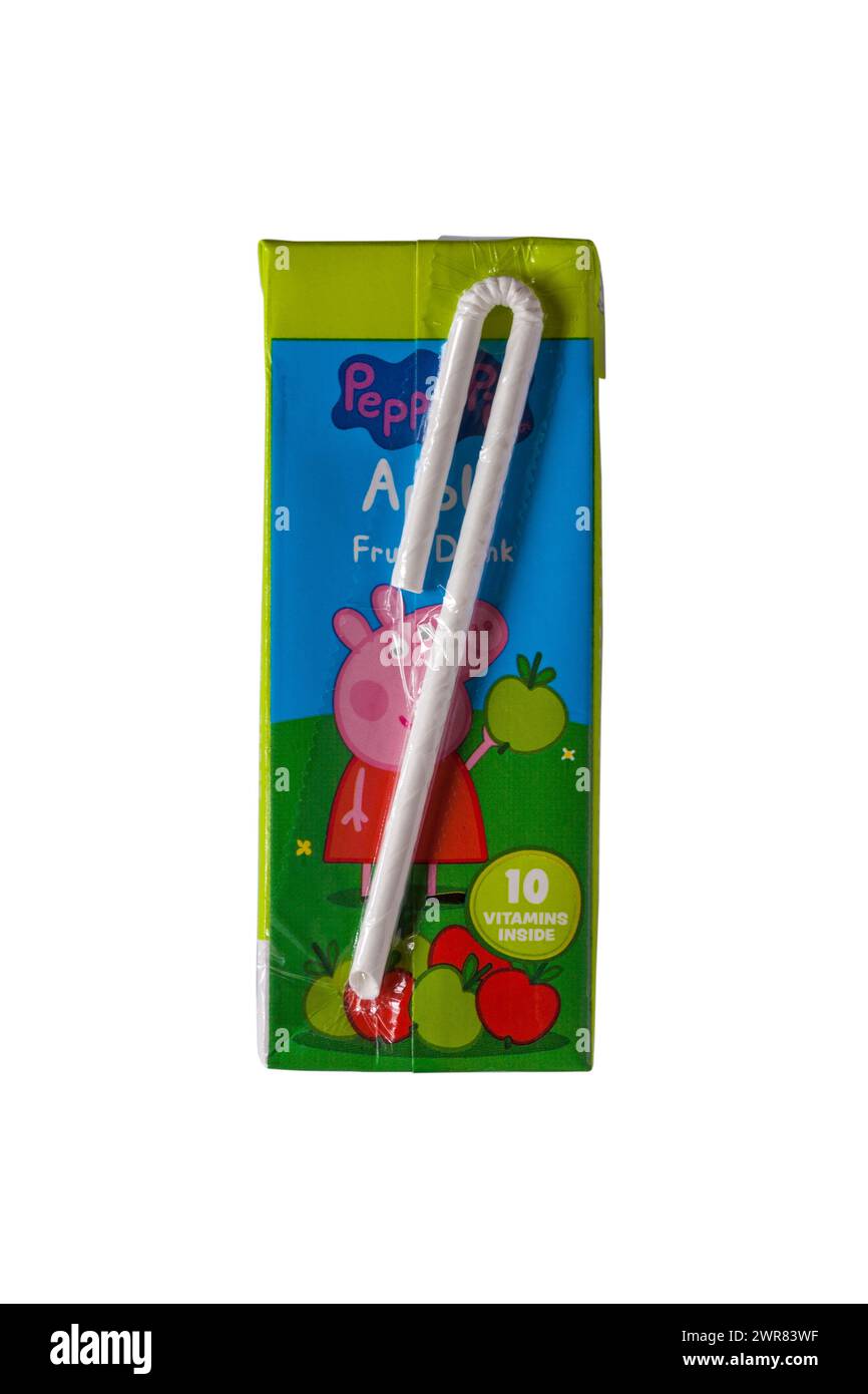 Carton de boisson aux fruits de pomme Peppa Pig isolé sur fond blanc - jus de boisson aux fruits de pomme avec édulcorant vitaminé ajouté et sucre Banque D'Images