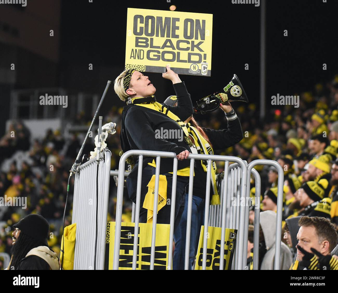 Columbus, Ohio, États-Unis. 9 mars 2024. Un fan de Columbus Crew encourage son équipe contre le Chicago Fire FC dans leur match à Columbus, Ohio. Brent Clark/Cal Sport Media/Alamy Live News Banque D'Images