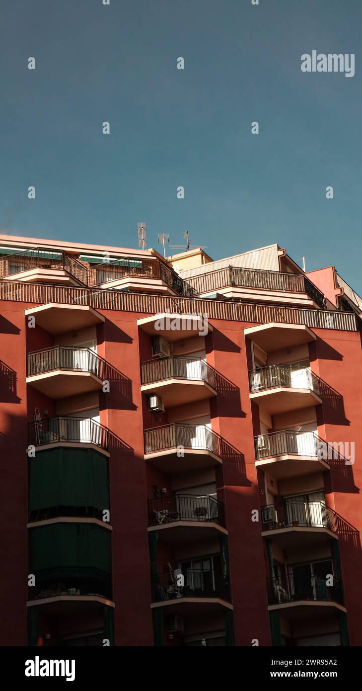 Bâtiment avec de beaux balcons à Barcelone Banque D'Images