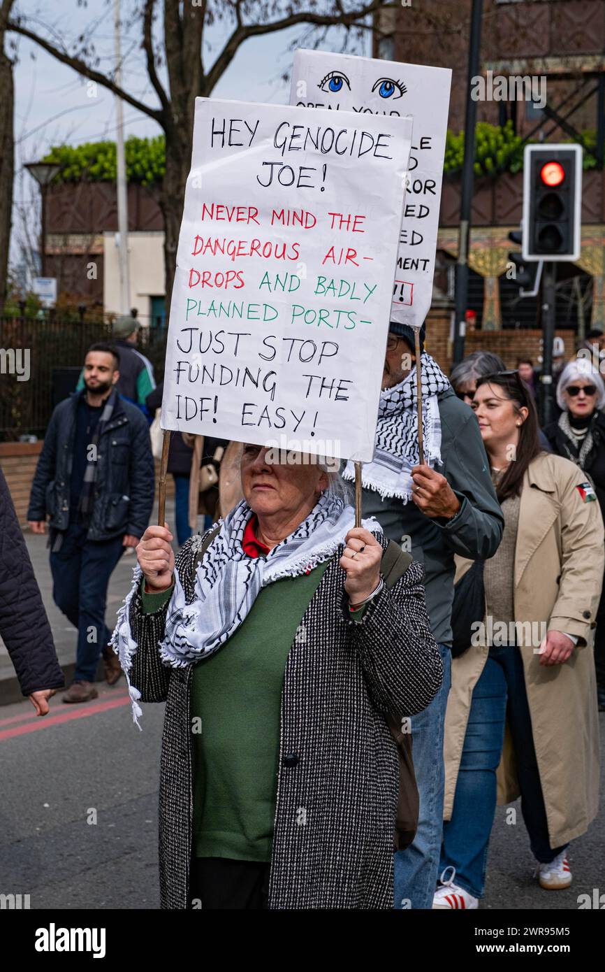 Pont de Vauxhall / Ambassade des États-Unis, Londres, Royaume-Uni. 9 mars 2024. Les manifestants de la campagne de solidarité palestinienne défilent à travers Londres jusqu'à l'ambassade des États-Unis dem Banque D'Images