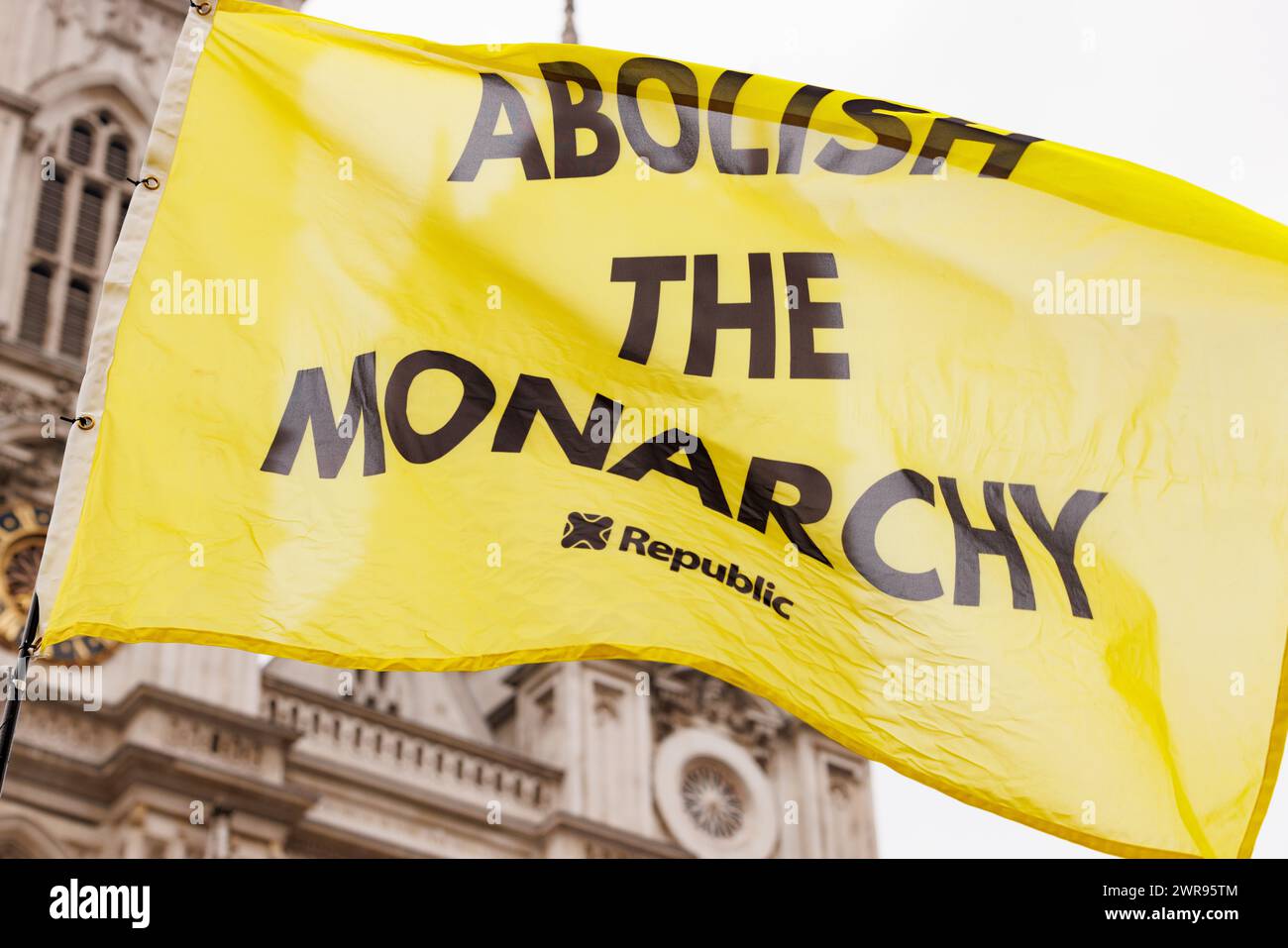 11 mars 2024. À l'extérieur de l'abbaye de Westminster, Londres, Royaume-Uni. Jour du Commonwealth. Militants anti-monarchie du groupe de protestation Republic. Banque D'Images