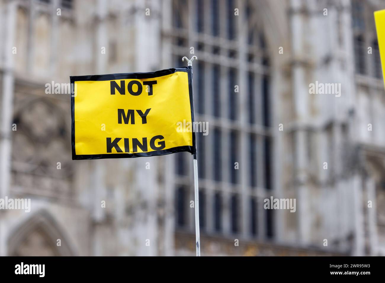 11 mars 2024. À l'extérieur de l'abbaye de Westminster, Londres, Royaume-Uni. Jour du Commonwealth. Militants anti-monarchie du groupe de protestation Republic. Banque D'Images