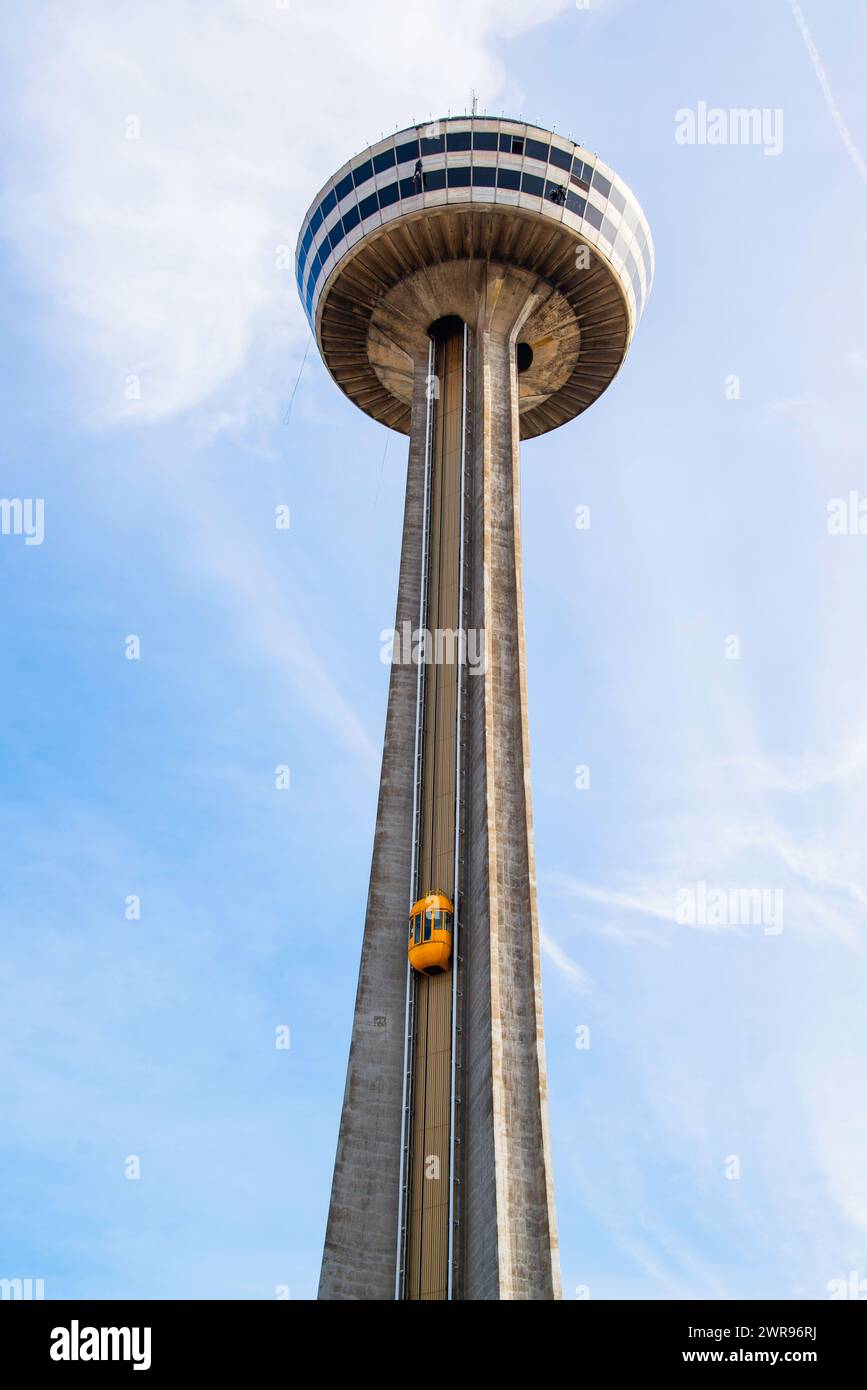 Niagara, Canada - 8 mars 2024 : Tour Skylon près des chutes du Niagara Banque D'Images