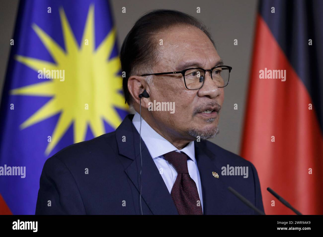 Berlin, Allemagne, 11 mars 2024. Le chancelier allemand, Olaf Scholz, reçoit le premier ministre malaisien, Anwar Ibrahim, avec les honneurs militaires à la Chancellerie de Berlin. Ensuite, ils donnent tous les deux une conférence de presse. Crédit : Juergen Nowak/Alamy Live News Banque D'Images