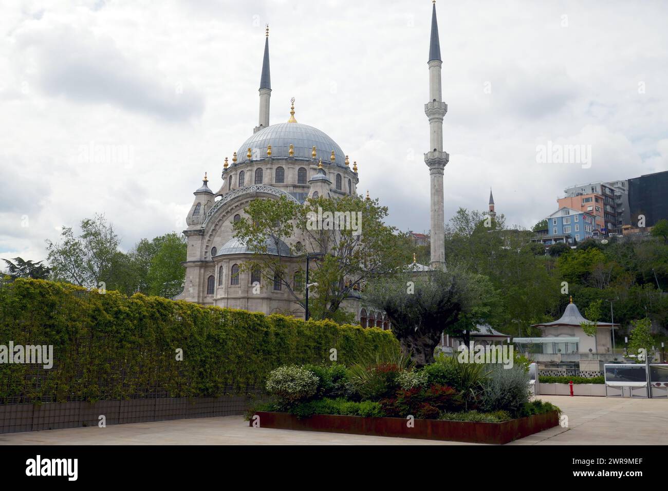 La mosquée Nusretiye est une mosquée ornée située dans le quartier Tophane de Beyoğlu, Istanbul, Turquie. Banque D'Images