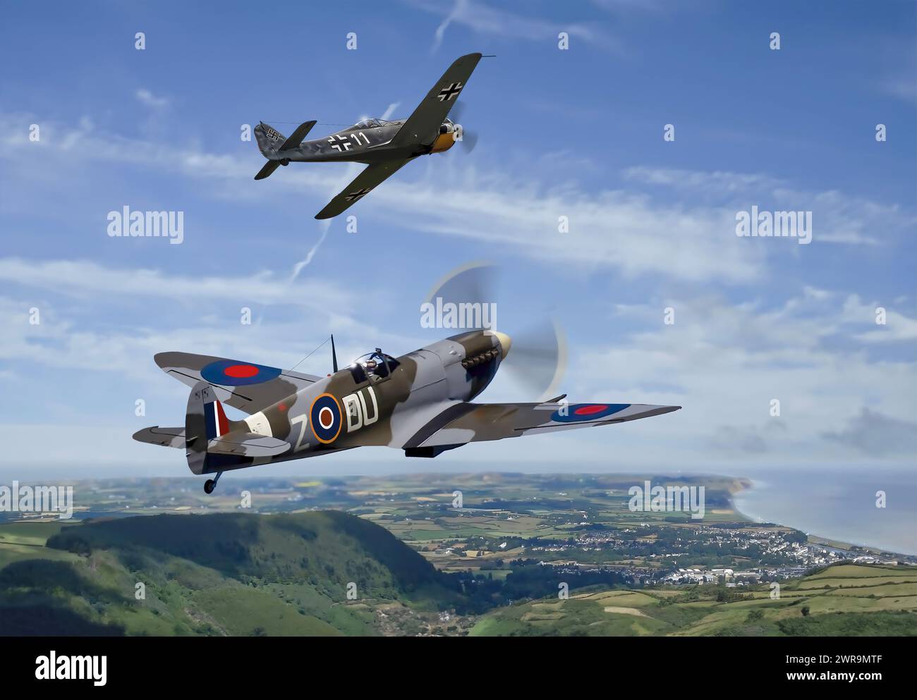 Spitfire Mk V avec FW190 au-dessus de l'Angleterre Banque D'Images