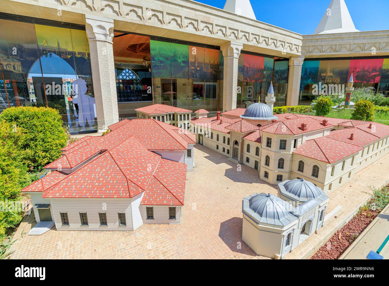 Konya, Turquie - août 5,2023 : le Konya Panorama Museum abrite des maquettes miniatures de célèbres mosquées turques, vues d'un œil nu. Banque D'Images