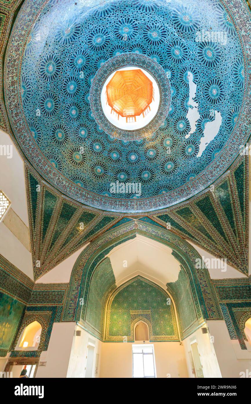 Konya, Turquie - août 5,2023 : la Madrasa Karatay à Konya, construite par l'émir Celaleddin Karatay, sert maintenant de musée, mettant en valeur ses riches Banque D'Images