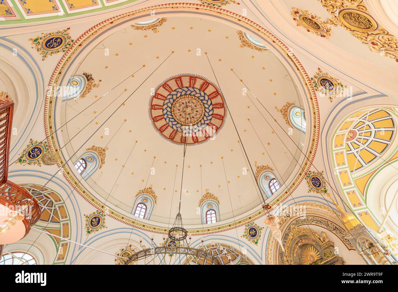 Konya, Turquie - août 5,2023 : mosquée Aziziye exemple de brillance architecturale, reflétant à la fois un riche héritage culturel et spirituel. C'est à couper le souffle Banque D'Images