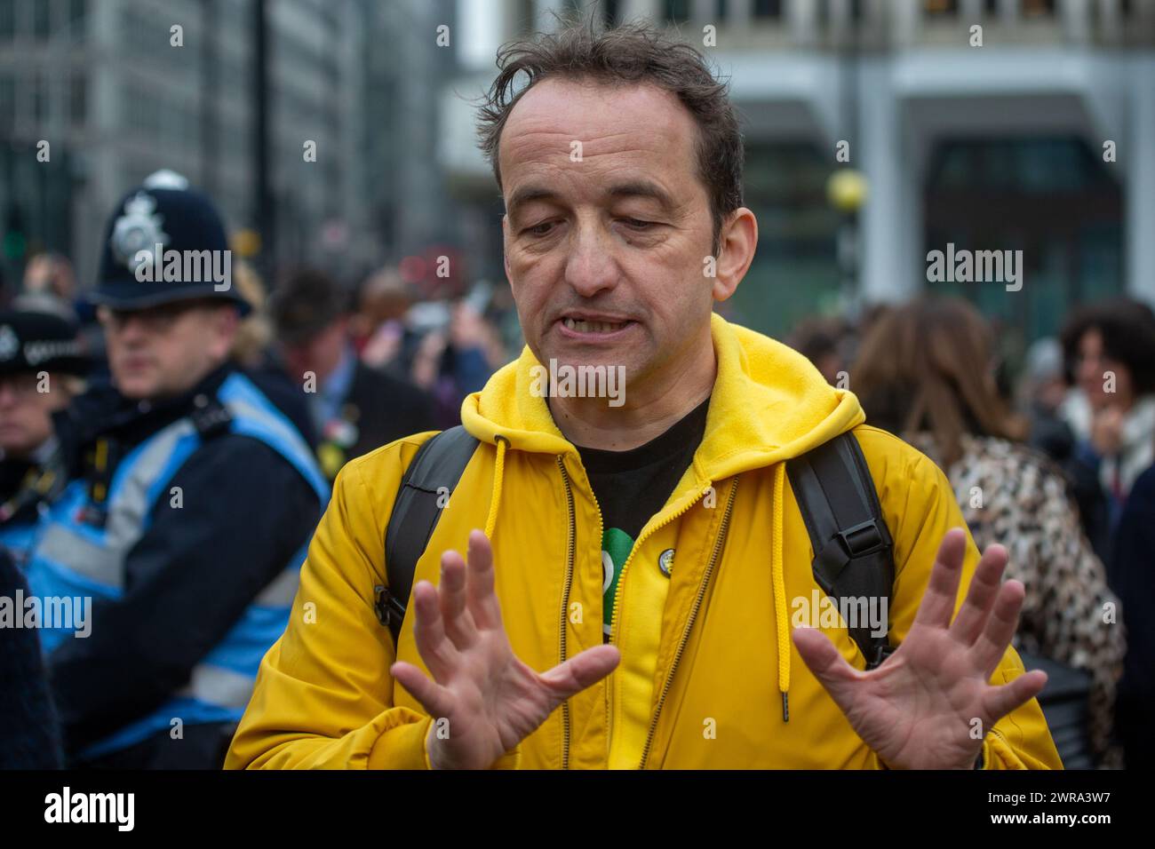 Londres, Angleterre, Royaume-Uni. 11 mars 2024. Directeur général de Republic, l'organisation anti-monarchie, GRAHAM SMITH est vu à l'extérieur de l'abbaye de Westminster comme des membres de la famille royale qui devraient arriver pour le service du jour du Commonwealth. (Crédit image : © Tayfun Salci/ZUMA Press Wire) USAGE ÉDITORIAL SEULEMENT! Non destiné à UN USAGE commercial ! Banque D'Images