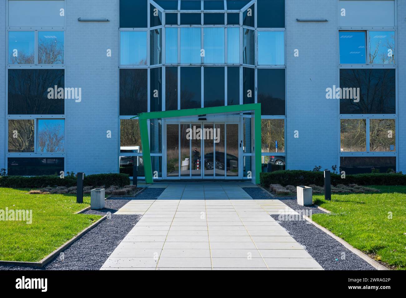 Zellik, Brabant flamand, Belgique 8 mars 2024 - façade et entrée de la société Signify Banque D'Images