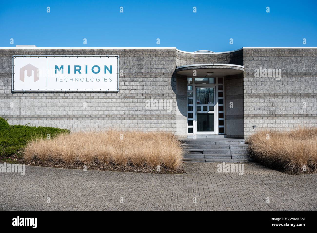 Zellik, Brabant flamand, Belgique 8 mars 2024 - la société Mirion Technology spécialisée dans les technologies des rayonnements nucléaires Banque D'Images