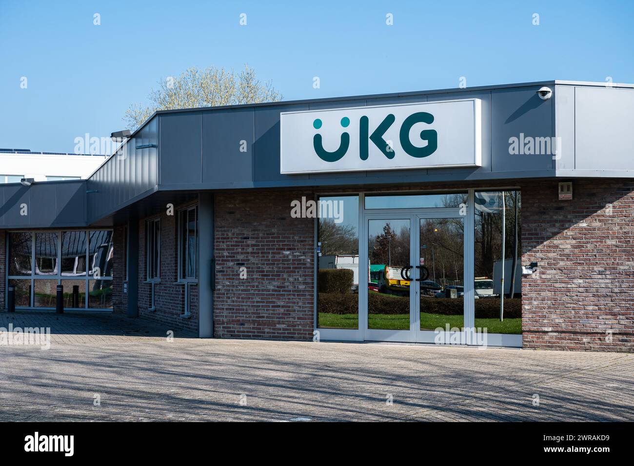 Zellik, Brabant flamand, Belgique 8 mars 2024 - Agence de la société UKG fournissant la technologie aux RH Banque D'Images