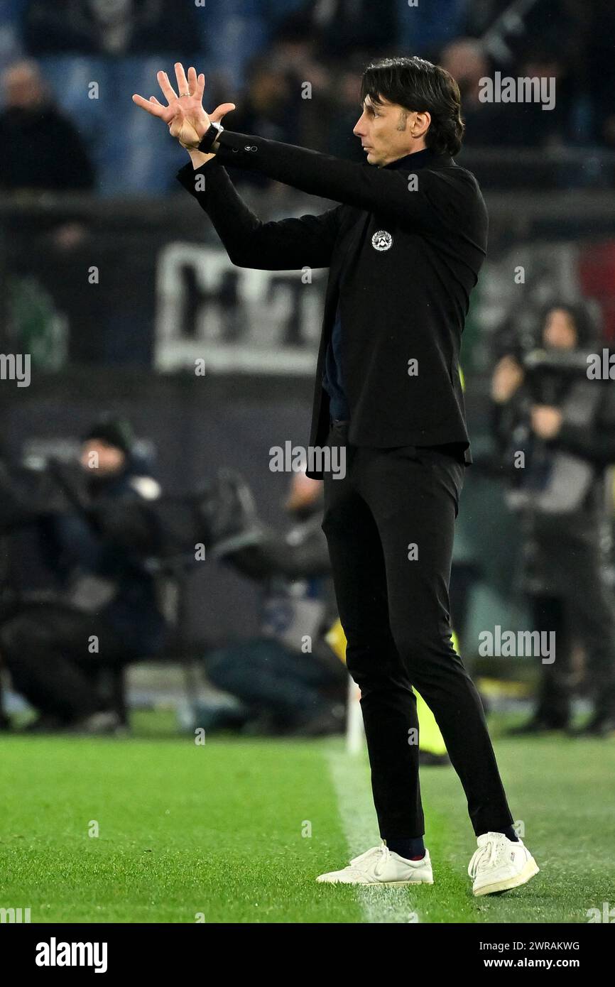 Rome, Italie. 11 mars 2024. Gabriele Cioffi, entraîneur-chef de l'Udinese Calcio, fait des gestes lors du match de Serie A entre le SS Lazio et l'Udinese Calcio au stade Olimpico à Rome (Italie), le 11 mars 2024. Crédit : Insidefoto di andrea staccioli/Alamy Live News Banque D'Images