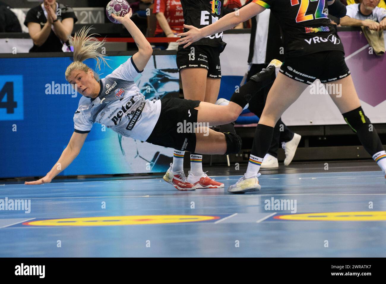 Stuttgart, Allemagne, 10 mars 2024 : Nathalie Hendrikse (6 Thuringer HC) lors du match Haushahn Final4 pour la troisième place entre le VfL Oldenburg et le Thuringer HC, Porsche Arena, Stuttgart. (Sven Beyrich/SPP) Banque D'Images