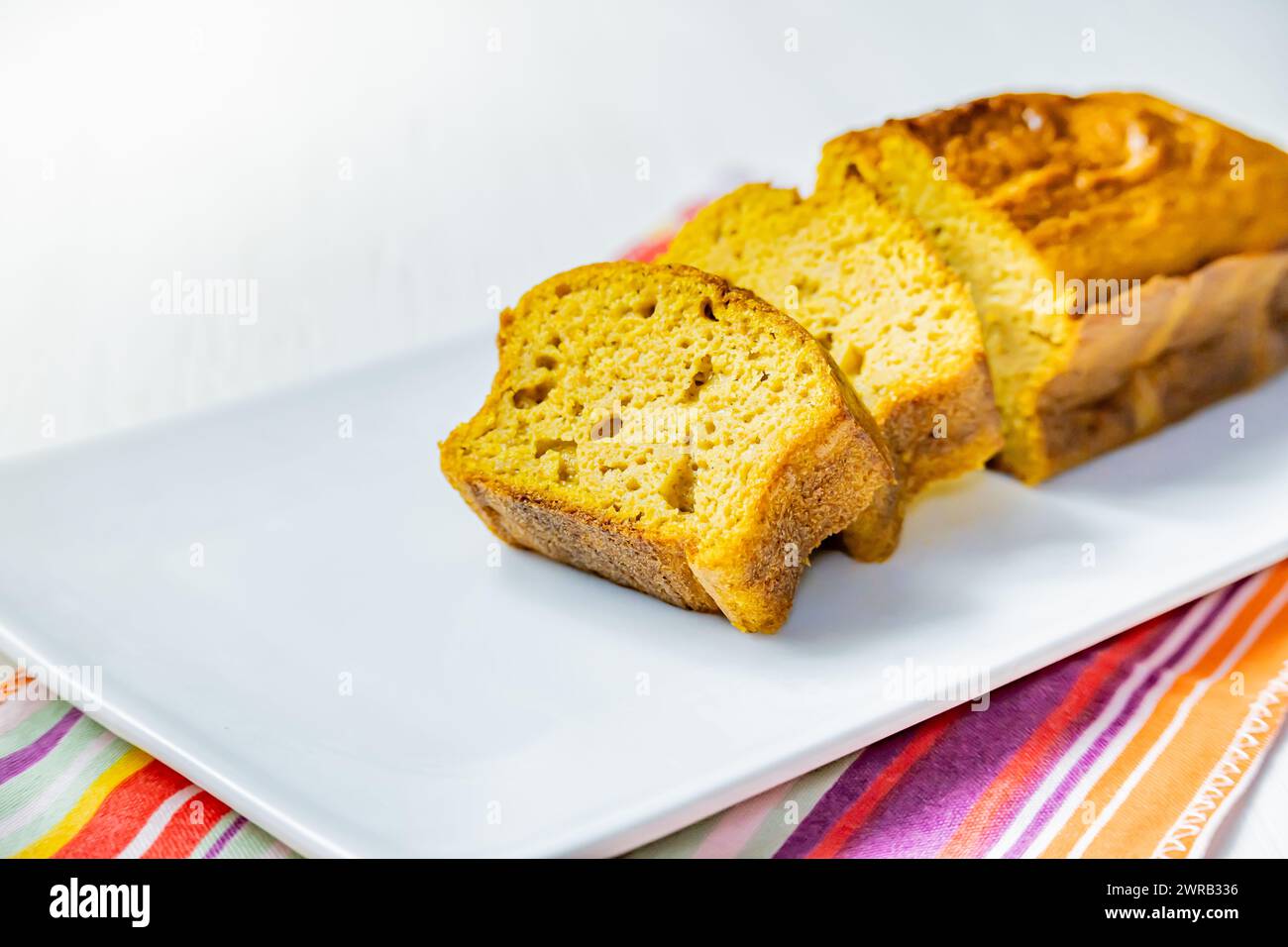 Gâteau aux carottes et à la cannelle. Nourriture végétalienne saine. Banque D'Images