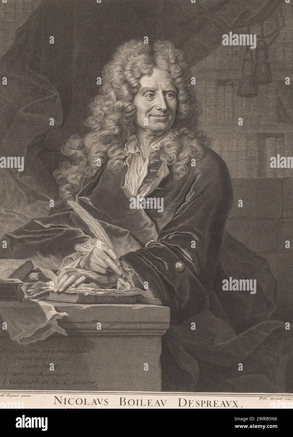 Portrait de Nicolas Boileau-Despréaux à sa table d'écriture, Nicolaus bouleau Despreaux (titre sur objet), imprimeur : Pierre Drevet, après peinture par : Hyacinthe Rigaud, France, 1706, papier, gravure, hauteur 417 mm × largeur 301 mm, impression Banque D'Images