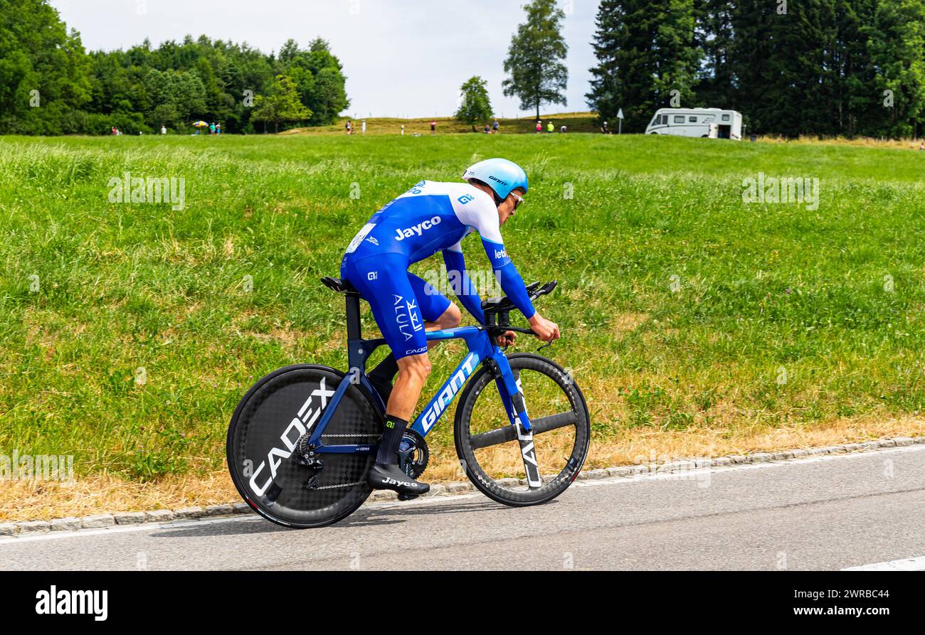 Der dänische Radrennfahrer Christopher Juul-Jensen vom Team Jayco - Alula kämpft sich, während dem Einzelzeitfahren der 8. Etappe der Tour de Suisse, Banque D'Images