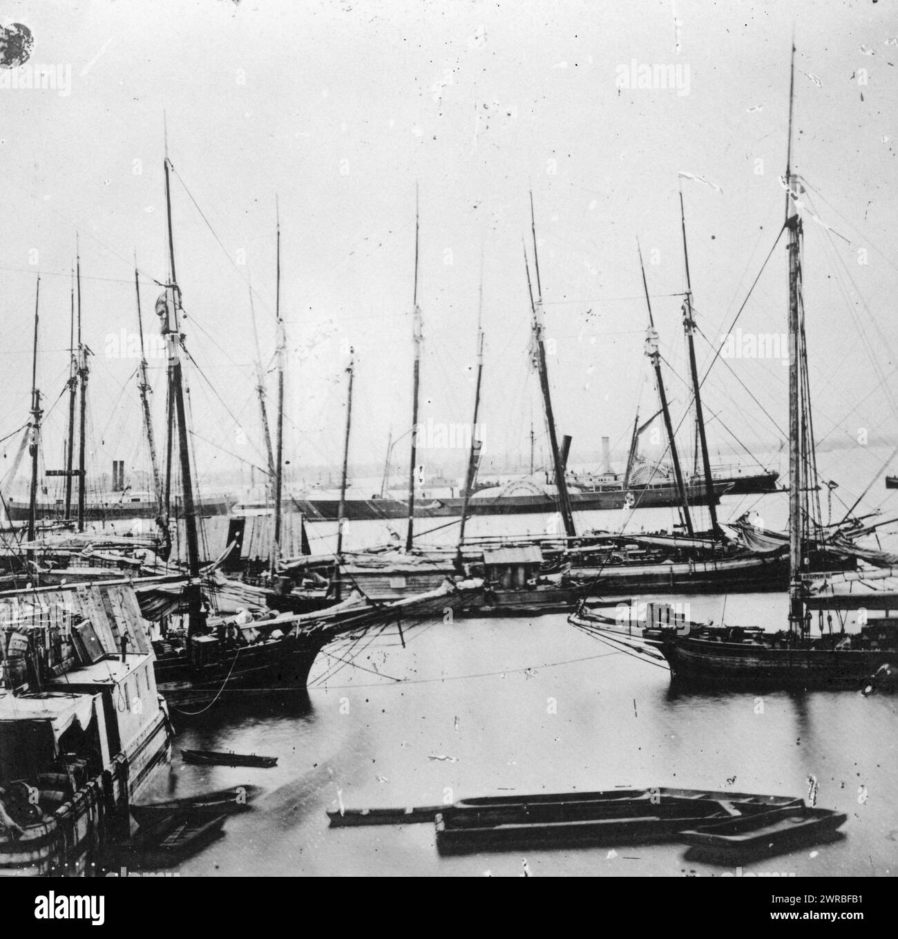 Vue des transports, péniches, etc, City point, Virginie, entre 1861 et 1865, Harbors, Virginie, Hopewell, 1860-1870, tirages photographiques, 1860-1870., tirages photographiques, 1860-1870, 1 tirage photographique Banque D'Images