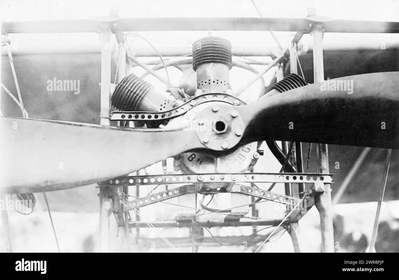Avant de l'avion de Louis Blériot, montrant le moteur et une partie de l'hélice, 1909 Oct., Blériot, Louis, 1872-1936, objets associés, tirages photographiques, 1900-1910., tirages photographiques, 1900-1910, 1 tirage photographique Banque D'Images