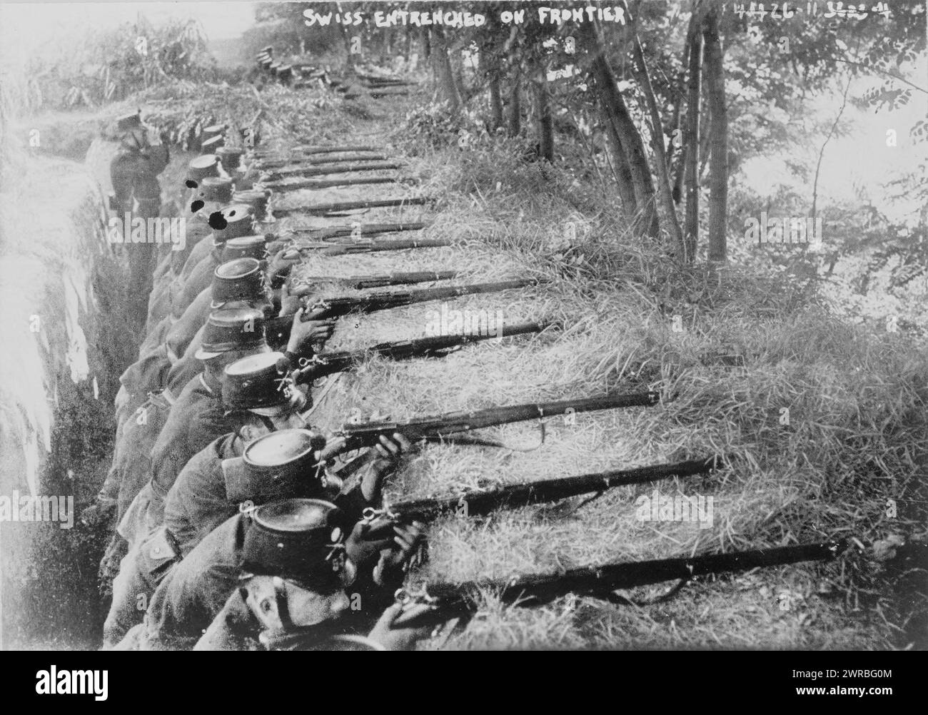 Soldats suisses retranchés à la frontière, entre 1914 et 1916, guerre mondiale, 1914-1918, guerre des tranchées, tirages photographiques, 1910-1920., tirages photographiques, 1910-1920, 1 tirage photographique Banque D'Images