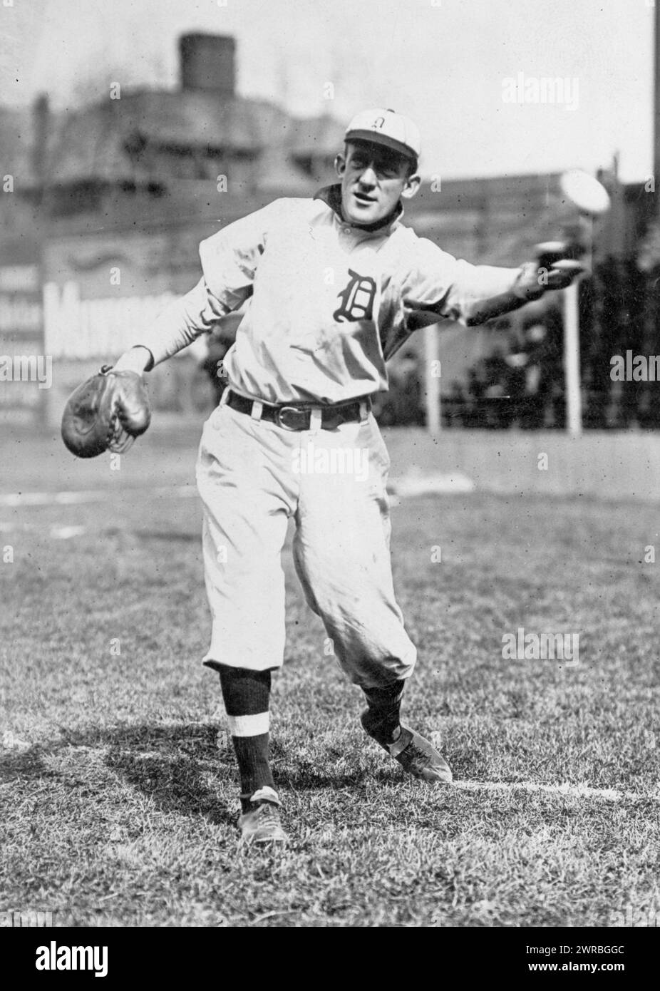 Ed Killian, lanceur du Detroit Baseball Club, portrait en pied, en uniforme, lancer une balle, 1908, Killian, Ed, 1876-1928, Sports, tirages photographiques, 1900-1910., Portrait Photographs, 1900-1910, tirages photographiques, 1900-1910, 1 tirage photographique Banque D'Images