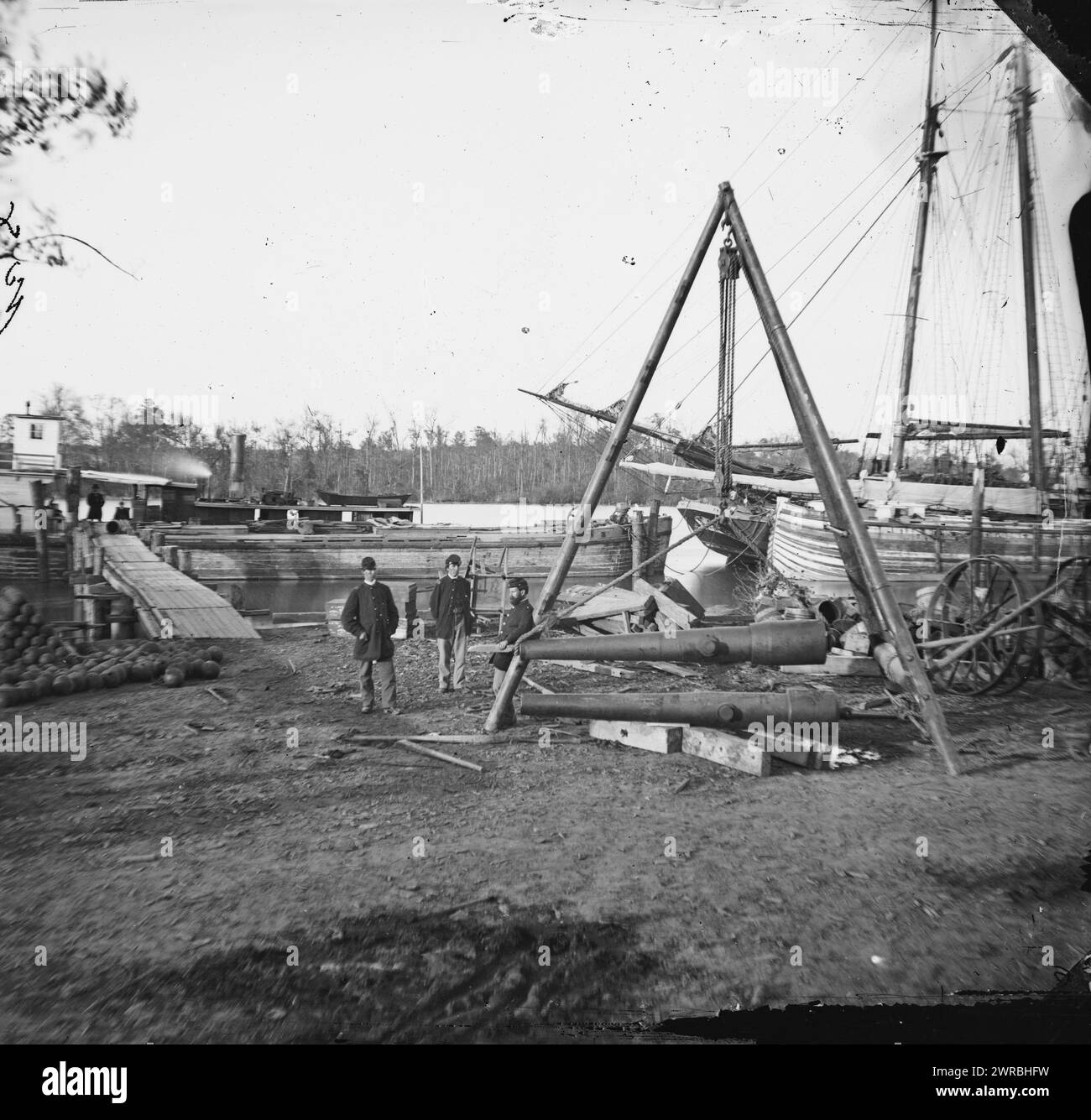 Broadway Landing, Virginie Balançoire d'artillerie de trépied par l'Appomattox, photographie du principal théâtre oriental de la guerre, le siège de Pétersbourg, juin 1864-avril 1865., 1865., États-Unis, histoire, guerre civile, 1861-1865, négatifs en verre, 1860-1870., stéréographies, 1860-1870, négatifs verre, 1860-1870, 1 négatif : verre, stéréographe, collodion humide, 4 x 10 po Banque D'Images