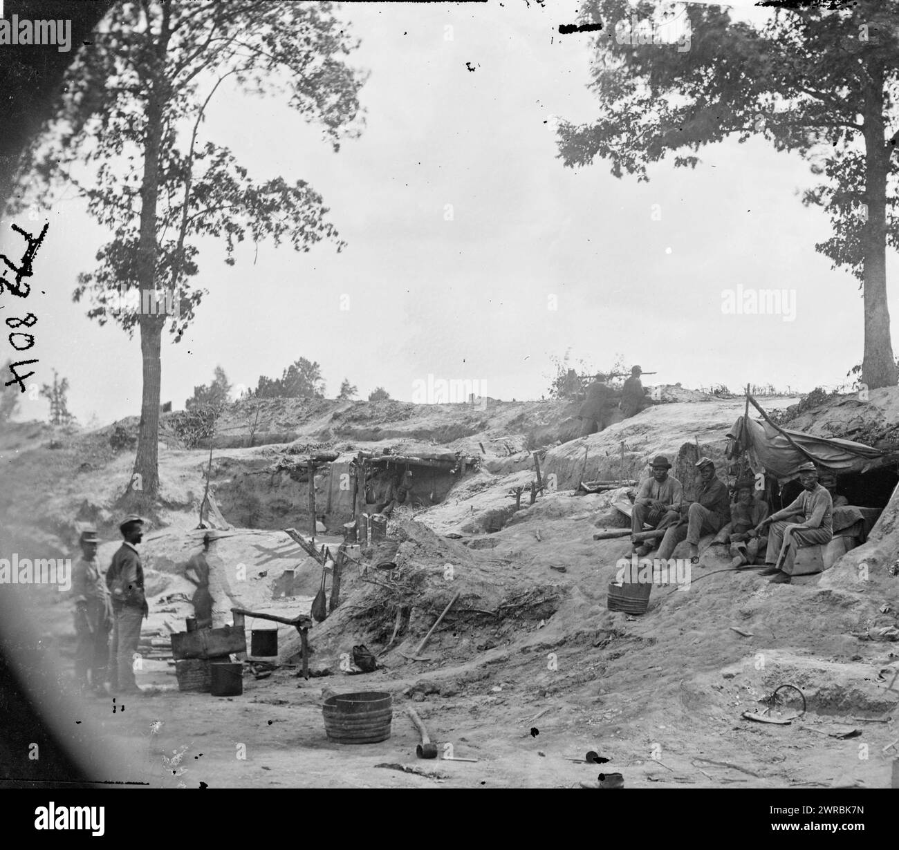 Petersburg, Virginie. Vue rapprochée de l'épreuve de bombe dans la ligne d'avance, la photographie montre des troupes afro-américaines., O'Sullivan, Timothy H., 1840-1882, photographe, 1864 Aug. 7., États-Unis, histoire, Guerre de Sécession, 1861-1865, négatifs verre, 1860-1870., stéréographies, 1860-1870, négatifs verre, 1860-1870, 1 négatif (2 plaques) : verre, stéréographe, collodion humide Banque D'Images