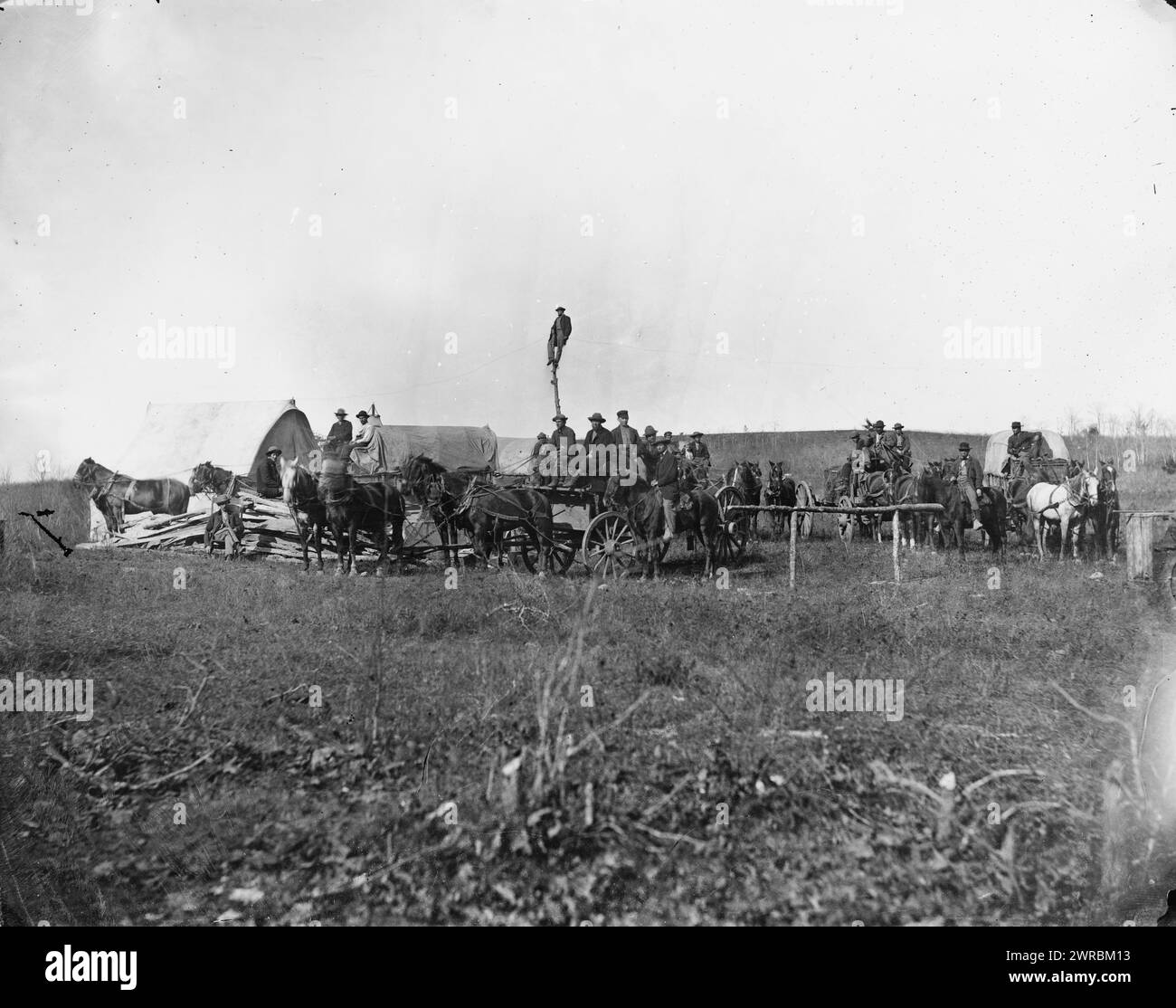 Brandy Station, V.. Wagons et hommes du U.S. Military Telegraph construction corps, photographie du principal théâtre oriental de la guerre, quartiers d'hiver à Brandy Station, décembre 1863-avril 1864., O'Sullivan, Timothy H., 1840-1882, photographe, 1864 février., États-Unis, histoire, Guerre civile, 1861-1865, Communications, négatifs collodions humides., négatifs collodions humides, 1 négatif : verre, collodion humide Banque D'Images