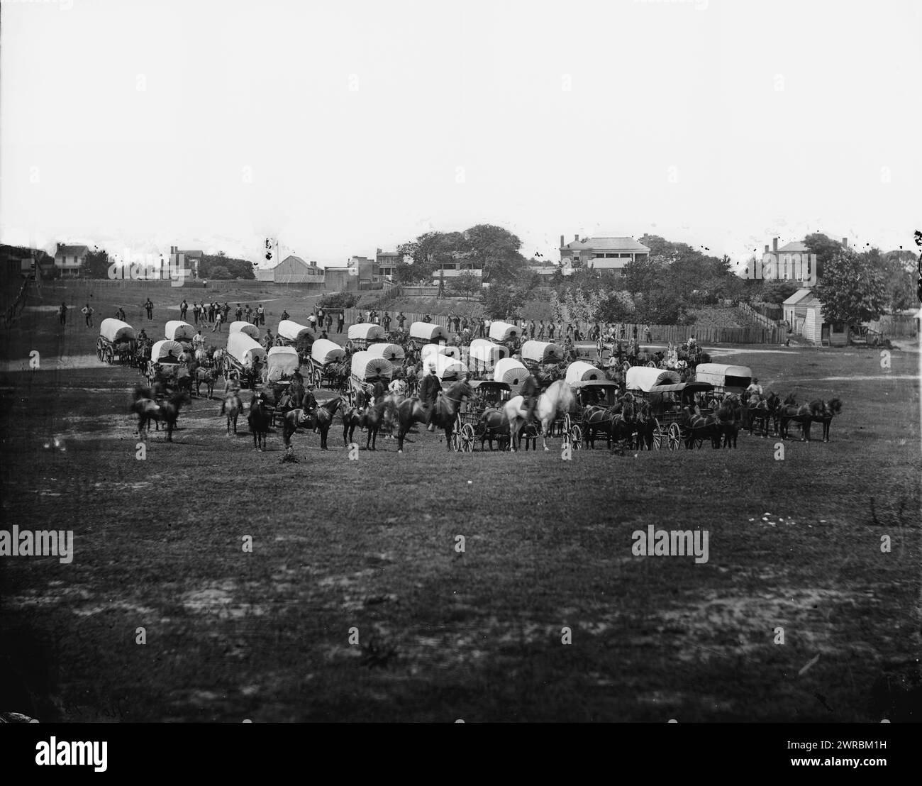 Richmond, Virginie Train de wagons du Military Telegraph corps, photographie du principal théâtre de guerre oriental, Fallen Richmond, avril-juin 1865., 1865 juin., États-Unis, histoire, Guerre civile, 1861-1865, Communications, négatifs en verre, 1860-1870, 1 négatif : verre, collodion humide Banque D'Images