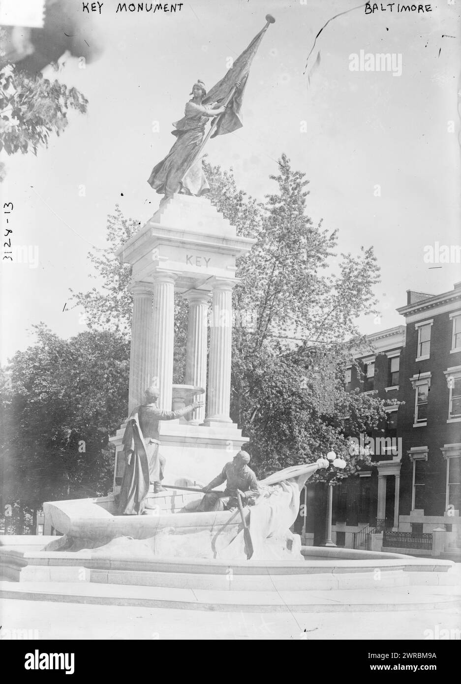 Key Monument, photographie montrant le Francis Scott Key Monument à Baltimore, Maryland. Le sculpteur français Marius Jean Antonin Merciıe a créé les statues., entre env. 1910 et env. 1915, négatifs en verre, 1 négatif : verre Banque D'Images