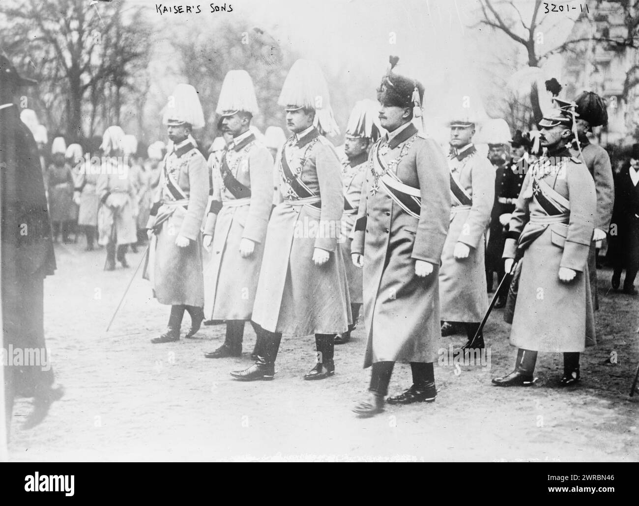 Fils de Kaiser, photographie montre les fils de Kaiser Guillaume II : Guillaume, prince héritier allemand ; Eitel Friedrich, prince Adalbert, prince August Wilhelm, Prince Oskar, et Prince Joachim., entre CA. 1910 et env. 1915, négatifs en verre, 1 négatif : verre Banque D'Images