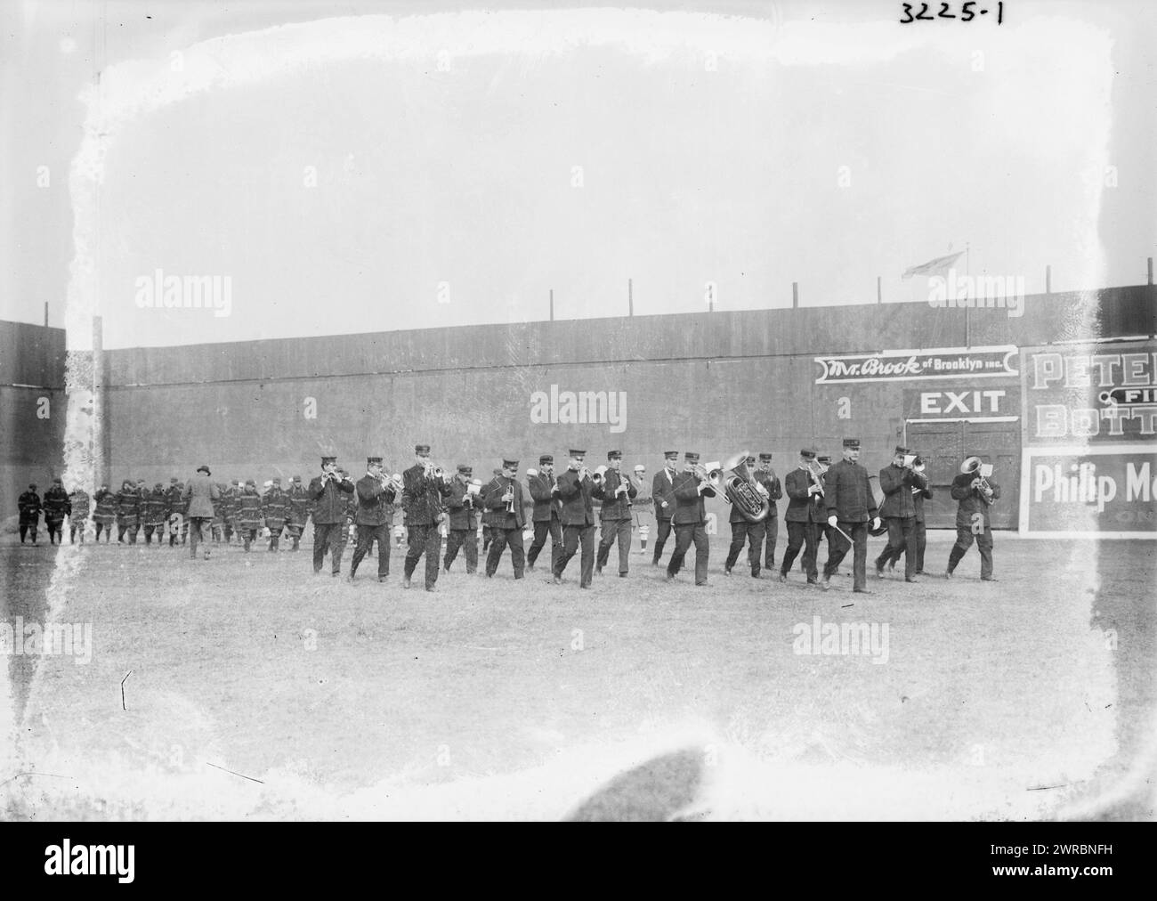 Défilé du jour d'ouverture Ebbets Field, 1914, négatifs verre, 1 négatif verre Banque D'Images