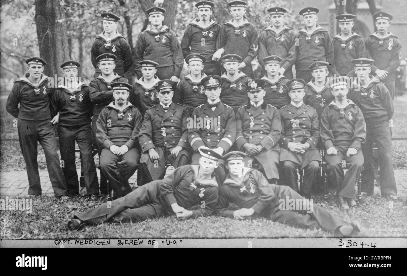 Capt. Weddigen & équipage du 'U-9', la photographie montre Otto Eduard Weddigen (1882-1915), un commandant de U-boot allemand avec l'équipage du sous-marin 'U-9' qui était actif pendant la première Guerre mondiale, entre env. 1914 et env. 1915, Guerre mondiale, 1914-1918, négatifs en verre, 1 négatif : verre Banque D'Images