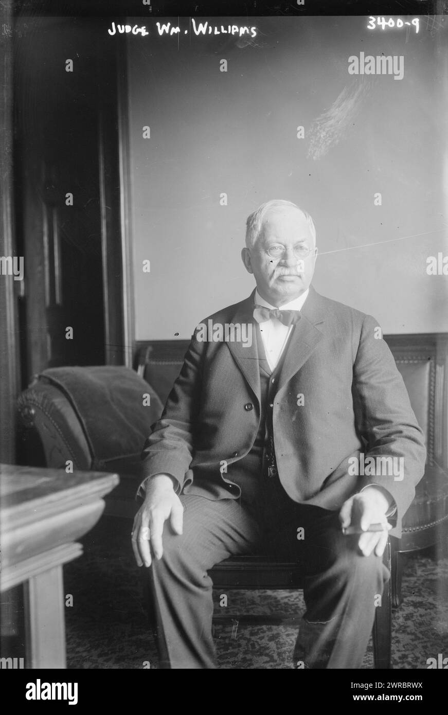 Juge Wm. Williams, photographie montre le juge William Henry Williams (né en 1850) qui a présidé le procès de mars 1915 de MRS Helen M. angle qui a été accusé d'homicide involontaire dans la mort de son ami Waldo R. Ballou en 1914. L'essai a eu lieu à Bridgeport, Connecticut., 1915, verres négatifs, 1 négatif : verre Banque D'Images