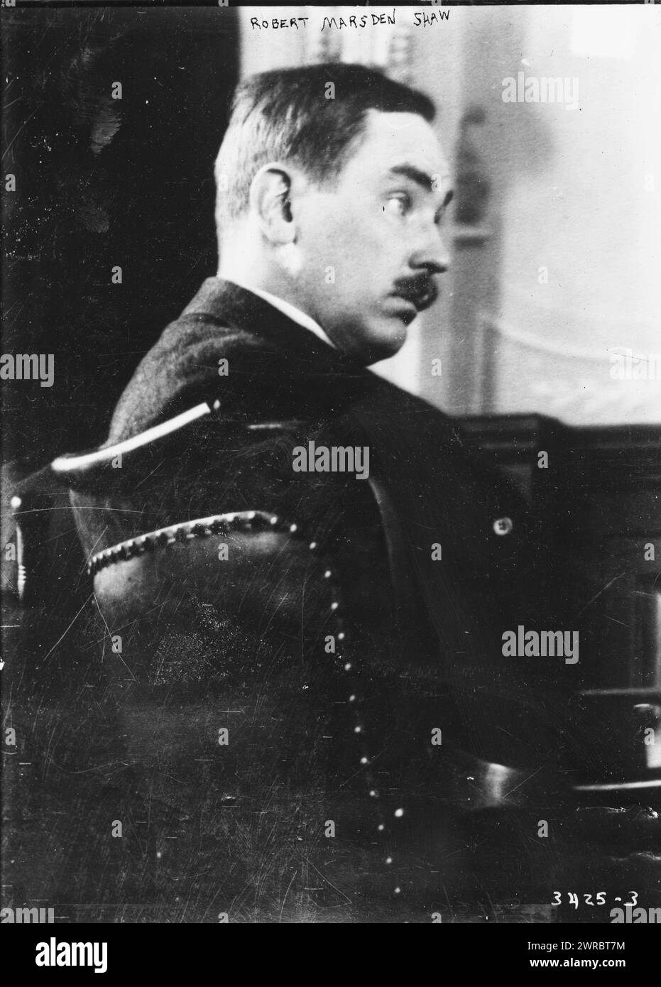 Robert Marsden Shaw, photographie montrant Robert Marsden Shaw, probablement lors d'un procès en 1915. Shaw poursuit Richard S. Darling pour aliénation d'affection et le fait poursuivre en vertu de la loi Mann Act., 1915?, Glass Negative, 1 négatif : Glass Banque D'Images
