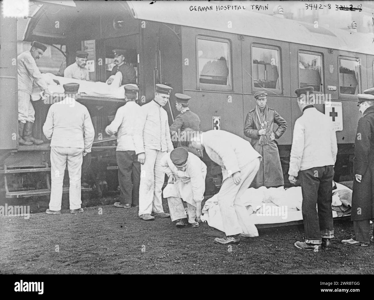 Train hospitalier allemand, photographie montre un train hospitalier allemand, probablement pendant la première Guerre mondiale, entre 1914 et CA. 1915, Guerre mondiale, 1914-1918, négatifs en verre, 1 négatif : verre Banque D'Images