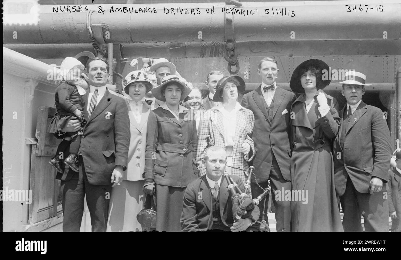 Infirmières et ambulanciers sur CYMRIC, 5/14/15, 5/14/15, négatifs en verre, 1 négatif : verre Banque D'Images Infirmières et ambulanciers sur CYMRIC, 5/14/15, 5/14/15, négatifs en verre, 1 négatif : verre Banque D'Images