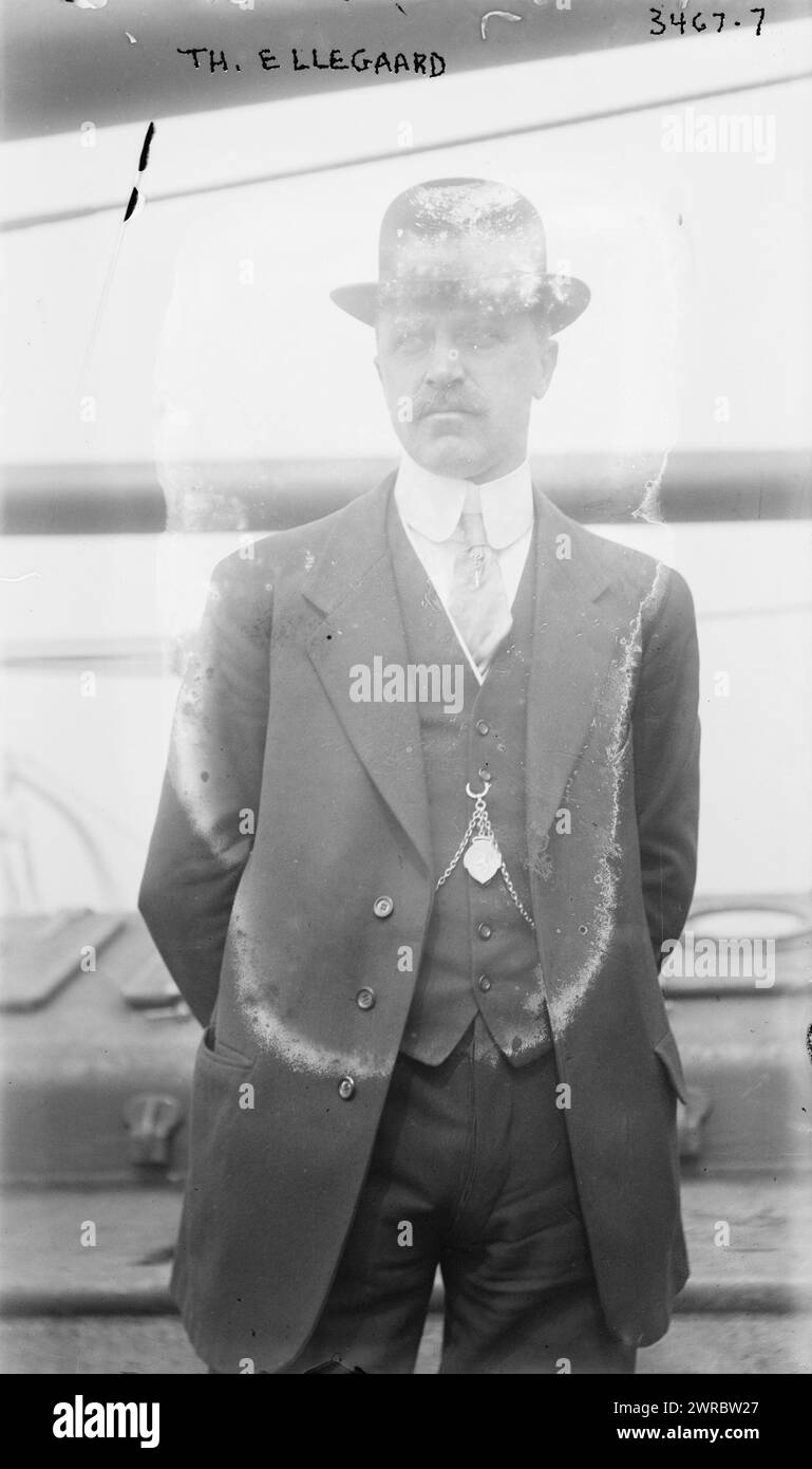 Th. Ellegaard, photographie montre le cycliste danois Thorvald Ellegaard (1877-1954) arrivant à New York sur le Rochambeau le 12 mai 1915, où il prévoyait de rouler au nouveau vélodrome de Sheepshead Bay., 12 mai 1915, négatifs en verre, 1 négatif : verre Banque D'Images