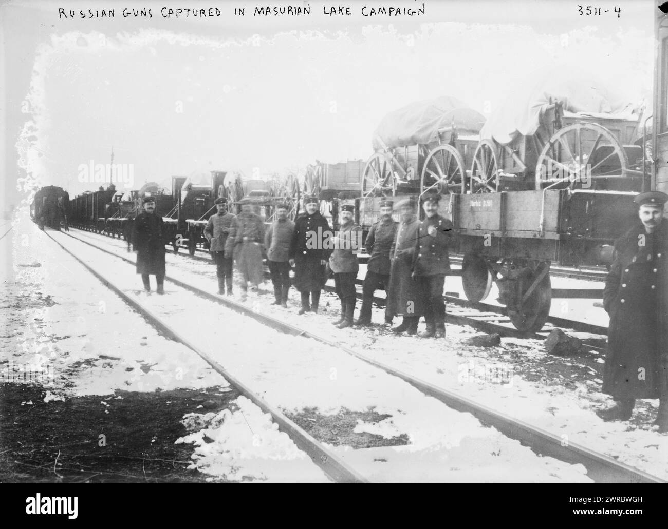 Canons russes capturés lors de la campagne du lac de Masurian, la photographie montre des canons russes capturés lors de la seconde bataille des lacs de Masurian (bataille d'hiver du lac de Masurian) en Prusse orientale (aujourd'hui Pologne) pendant la première Guerre mondiale, entre environ. 1910 et env. 1915, Guerre mondiale, 1914-1918, négatifs en verre, 1 négatif : verre Banque D'Images