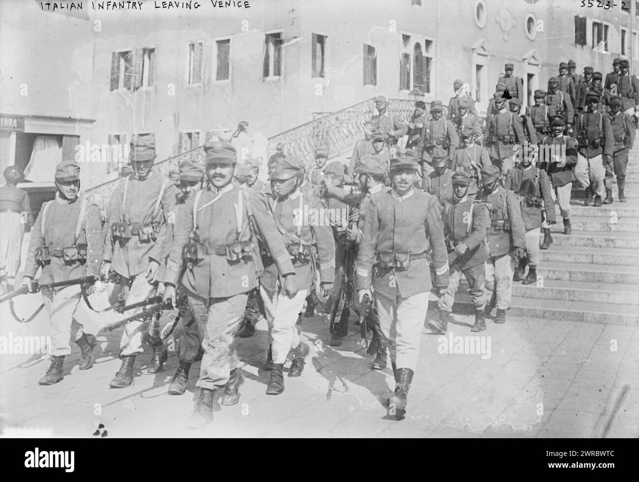 Infanterie italienne quittant Venise, la photographie montre des soldats italiens à Venise pendant la première Guerre mondiale, entre 1914 et CA. 1915, Guerre mondiale, 1914-1918, négatifs en verre, 1 négatif : verre Banque D'Images