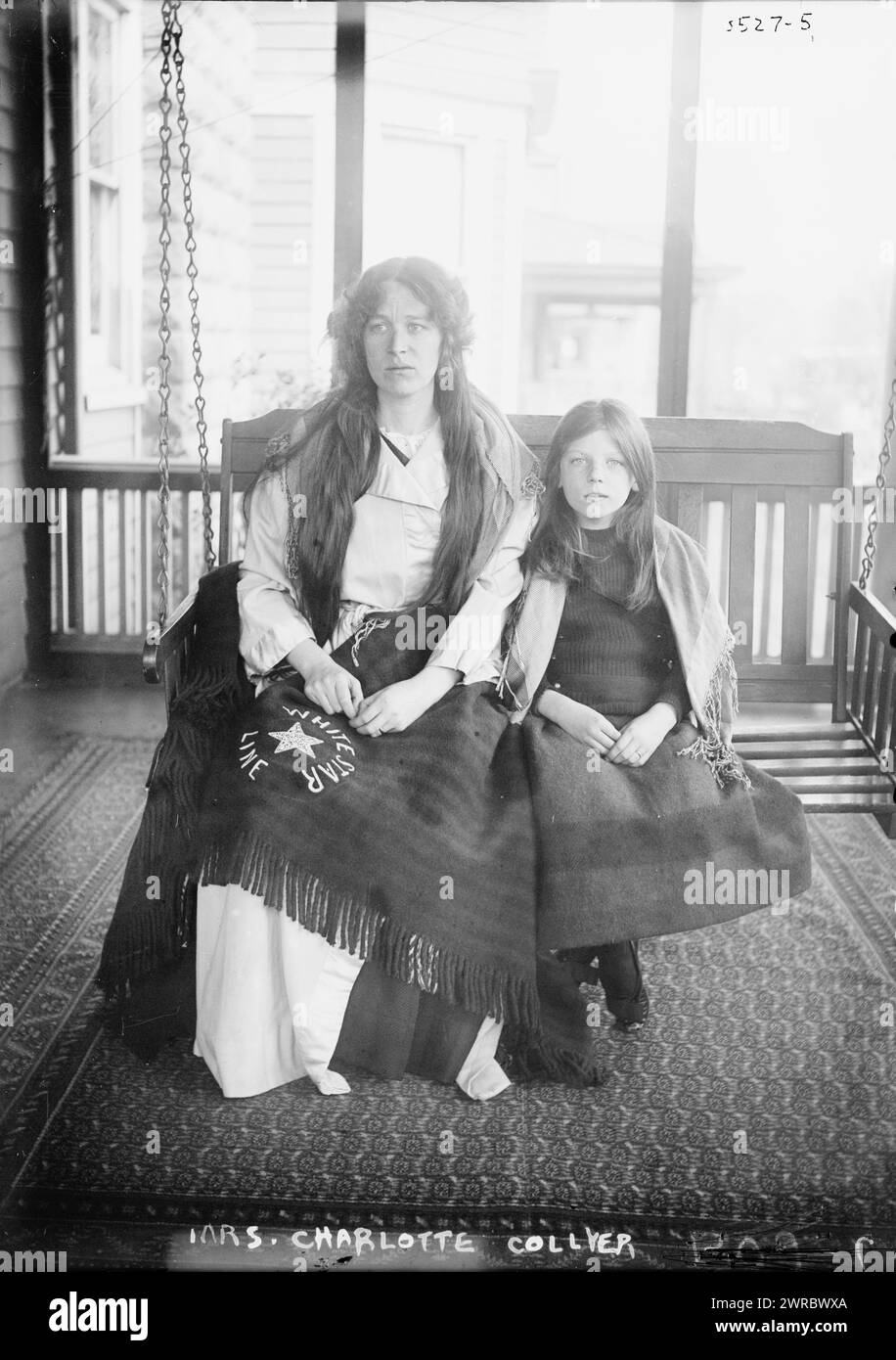 MRS Charlotte Collyer, photographie montre MRS Charlotte Collyer avec sa fille Marjorie. Ils ont survécu au naufrage du Titanic le 15 avril 1912., 1912, négatifs en verre, 1 négatif : verre Banque D'Images