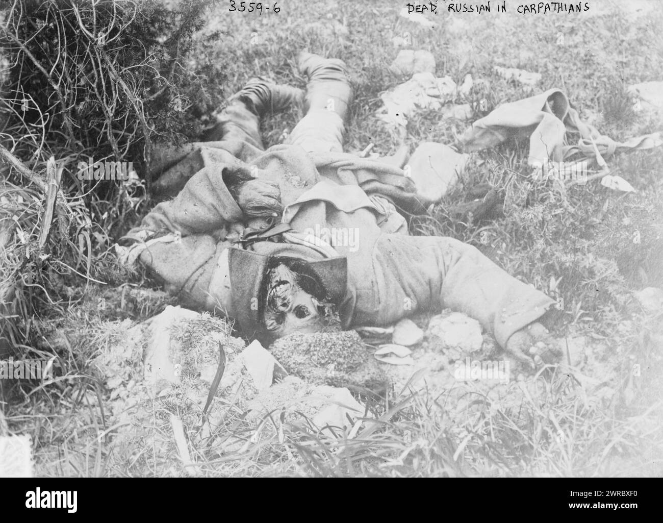 Russe mort dans les Carpates, négatifs en verre, 1 négatif : verre Banque D'Images Russe mort dans les Carpates, négatifs en verre, 1 négatif : verre Banque D'Images