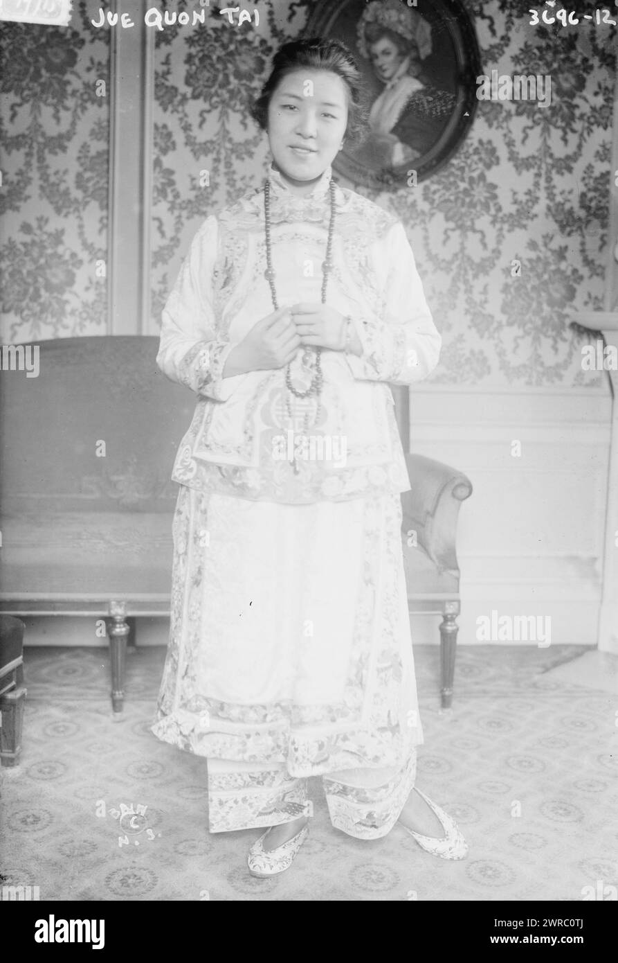 Jue Quon Tai, photographie montre la chanteuse sino-américaine de vaudeville Jue Quon Tai (Rose Eleanor Jue) (décédée en 1991)., entre env. 1910 et env. 1915, négatifs en verre, 1 négatif : verre Banque D'Images