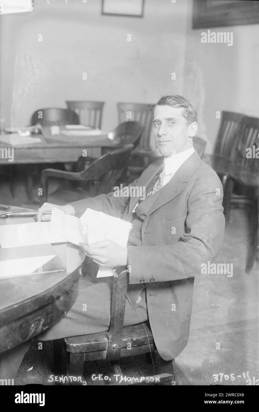 Le sénateur Geo. Thompson, photographie montre le sénateur George F. Thompson (1870-1948) qui a présidé un comité enquêtant sur un pot-de-vin fait à un membre de la Commission de la fonction publique de la ville de New York en 1915., entre CA. 1910 et env. 1915, négatifs en verre, 1 négatif : verre Banque D'Images