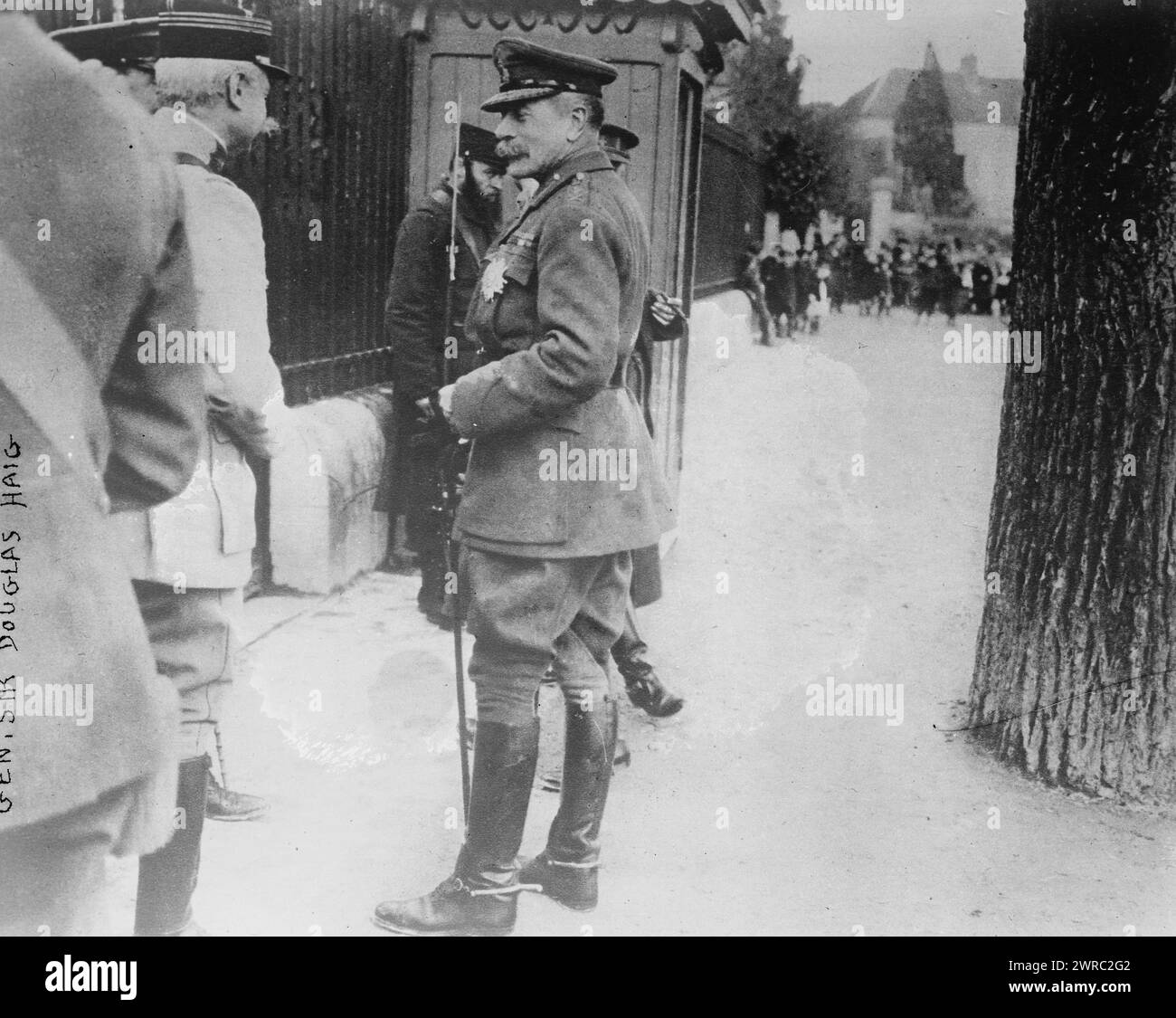 Gen. Sir Douglas Haig, photographie montre le maréchal Douglas Haig, 1er comte Haig (1861-1928), qui a servi comme officier supérieur britannique pendant la première Guerre mondiale, entre env. 1915 et env. 1920, négatifs en verre, 1 négatif : verre Banque D'Images