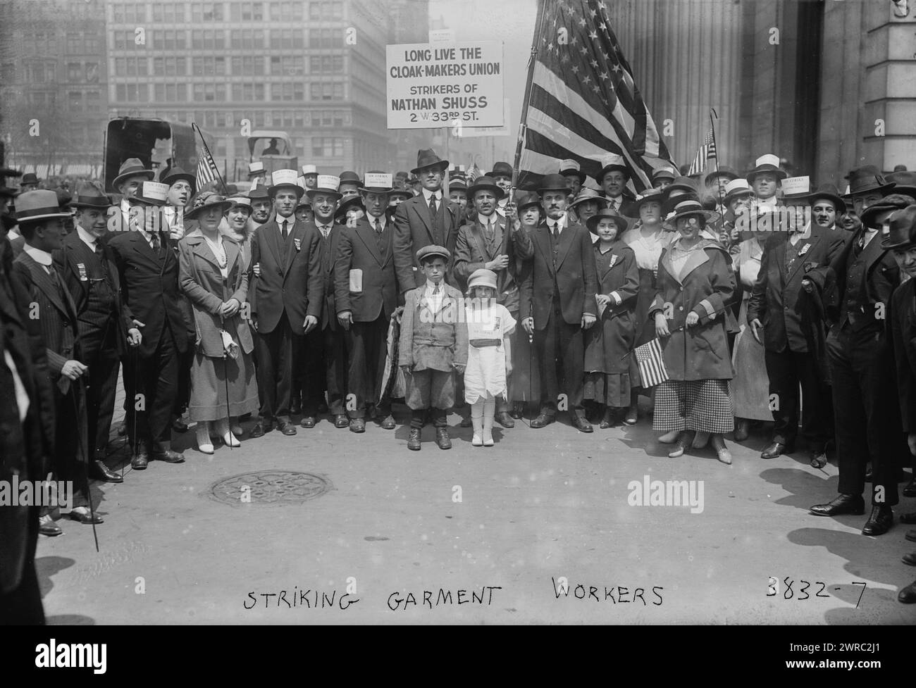 Travailleurs du vêtement en grève, entre env. 1915 et env. 1920, négatifs en verre, 1 négatif : verre Banque D'Images