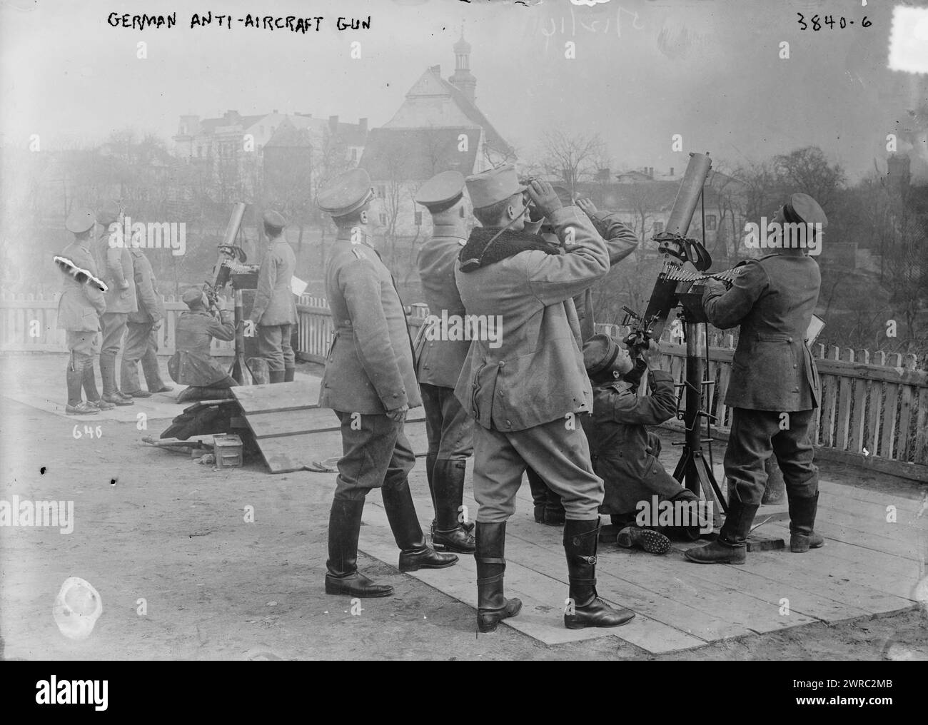 Fusil anti-aérien allemand, photographie montre des soldats allemands avec des armes anti-aériennes pendant la première Guerre mondiale, entre env. 1915 et env. 1918, Guerre mondiale, 1914-1918, négatifs en verre, 1 négatif : verre Banque D'Images