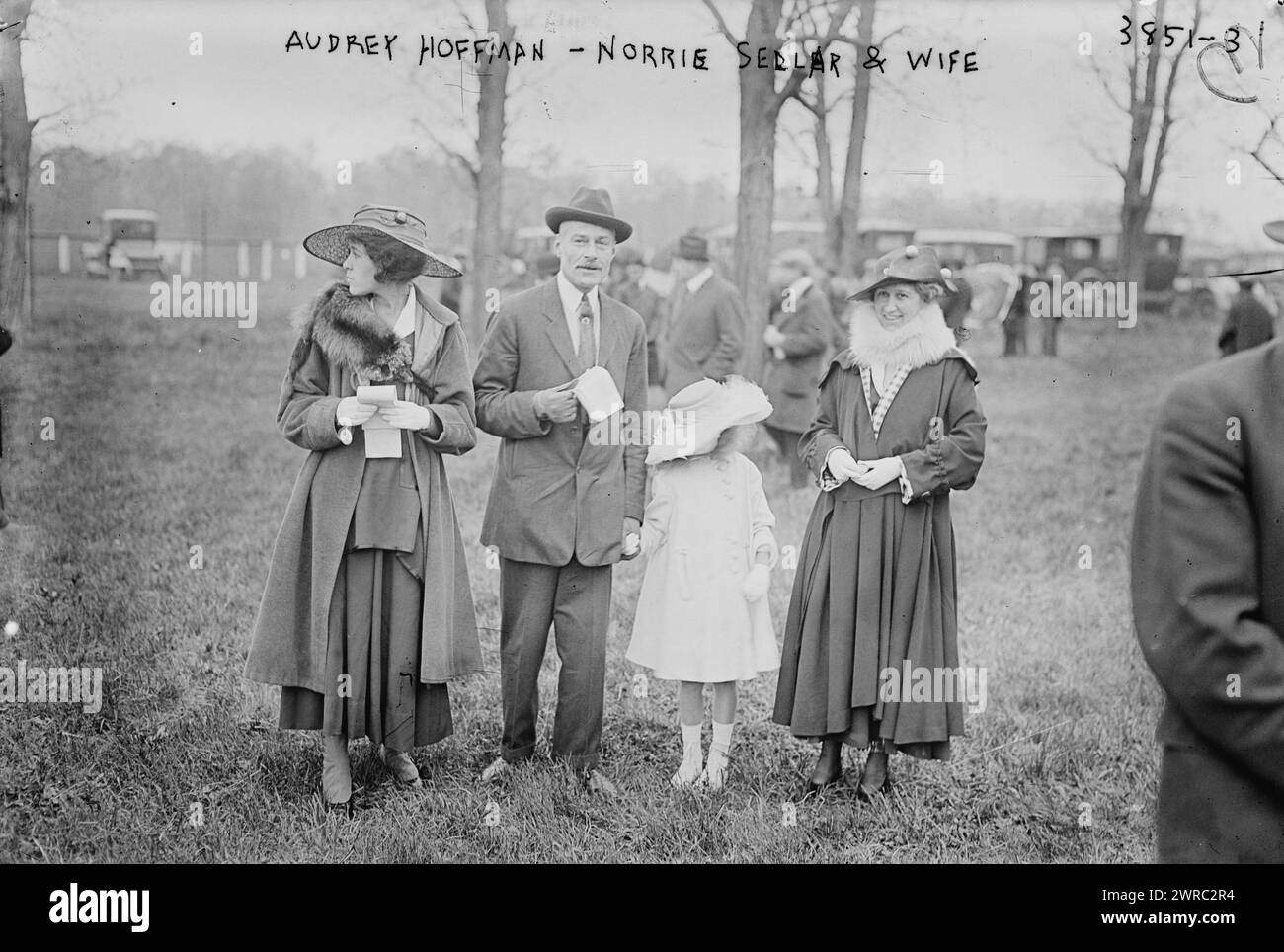 Audrey Hoffman, Norrie Sellar et son épouse, entre CA. 1915 et env. 1920, négatifs en verre, 1 négatif : verre Banque D'Images